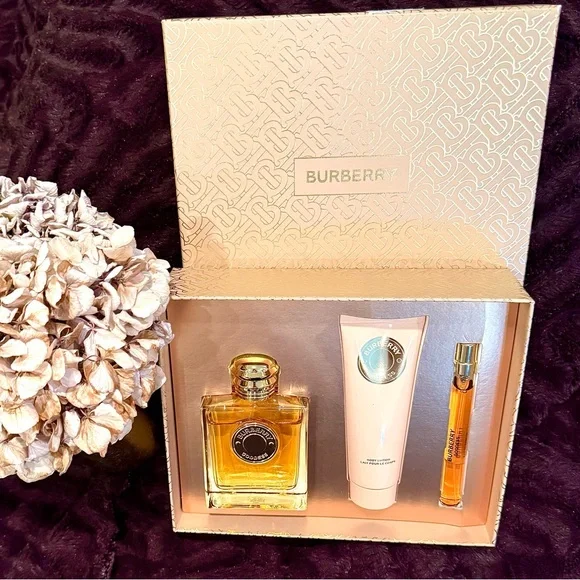Burberry Goddess Fragrance Perfume Set - Picture 1 of 3